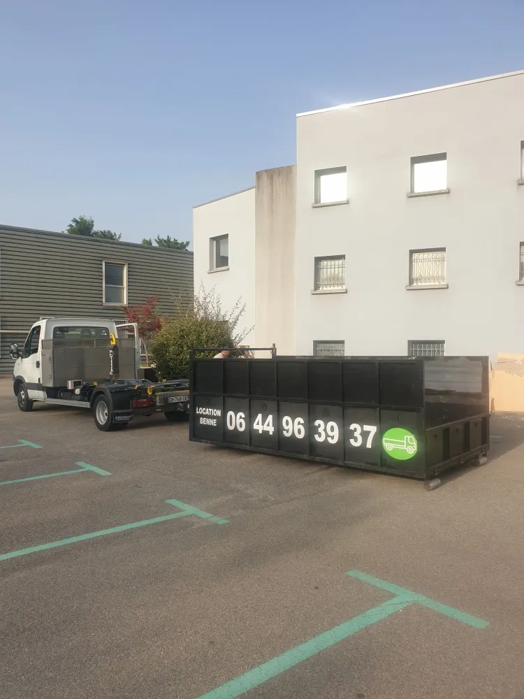 Collecte de déchets près de Sorgues